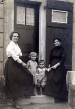 Gertrud, Elizabeth, Wolfgang Nauke and Clara Häfner May 20, 1923