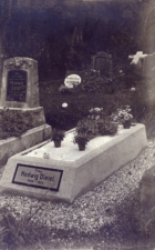 Grave of Hedwig Dietel circa 1925