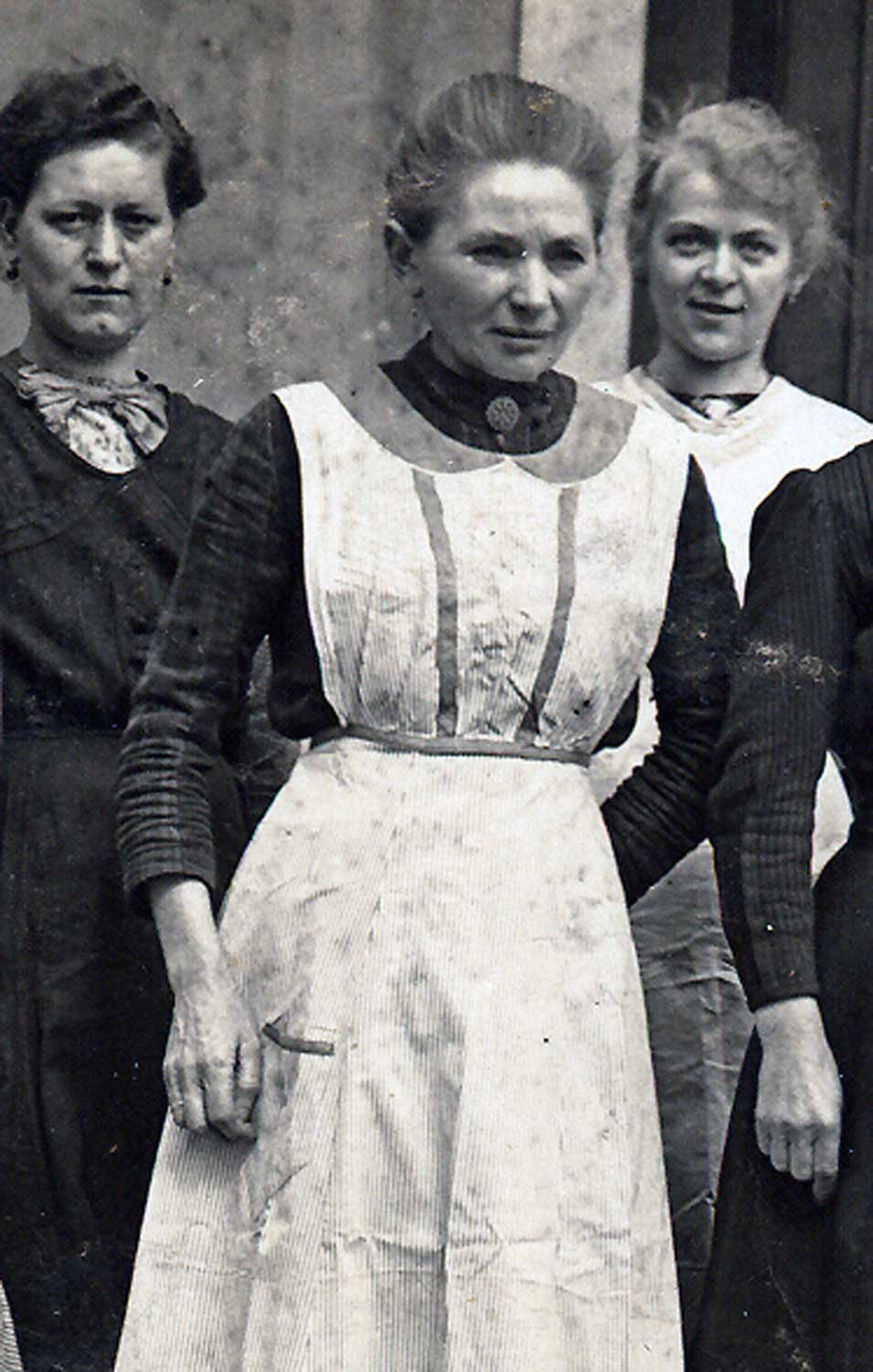 Mina Speck circa 1914